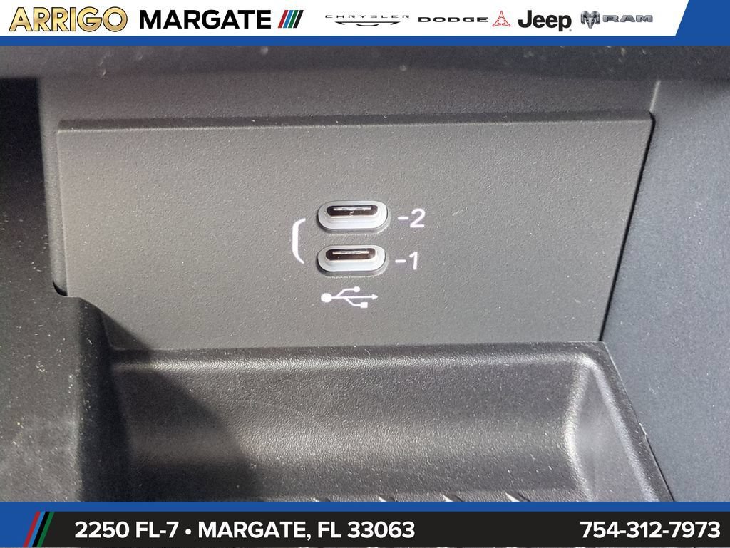 New 2027 Chrysler Pacifica Limited w/ Family Tech Group FWD image 25