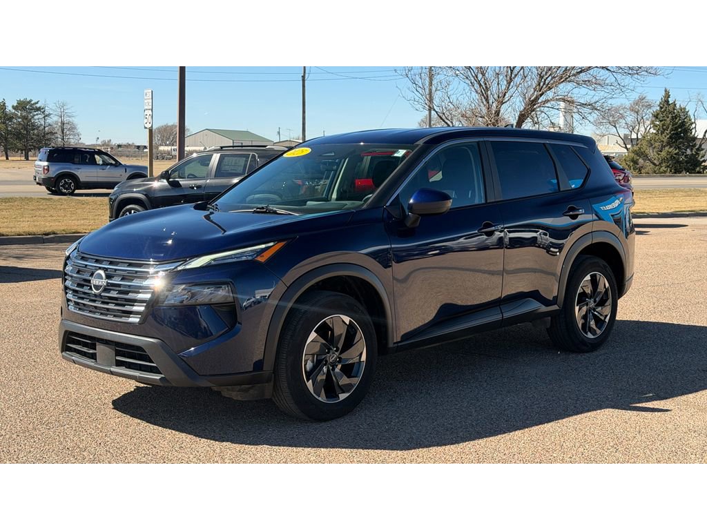 Used 2025 Nissan Rogue SV image 4