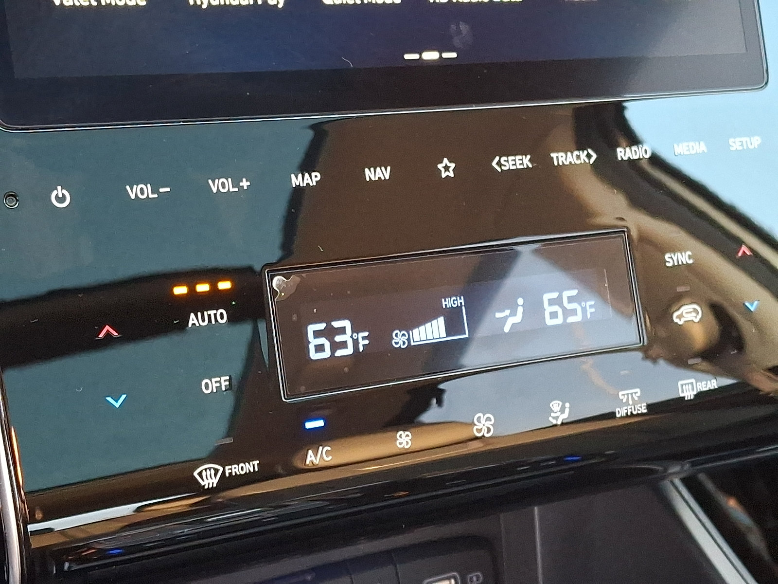 Certified 2023 Hyundai Tucson Limited AWD/4WD image 18