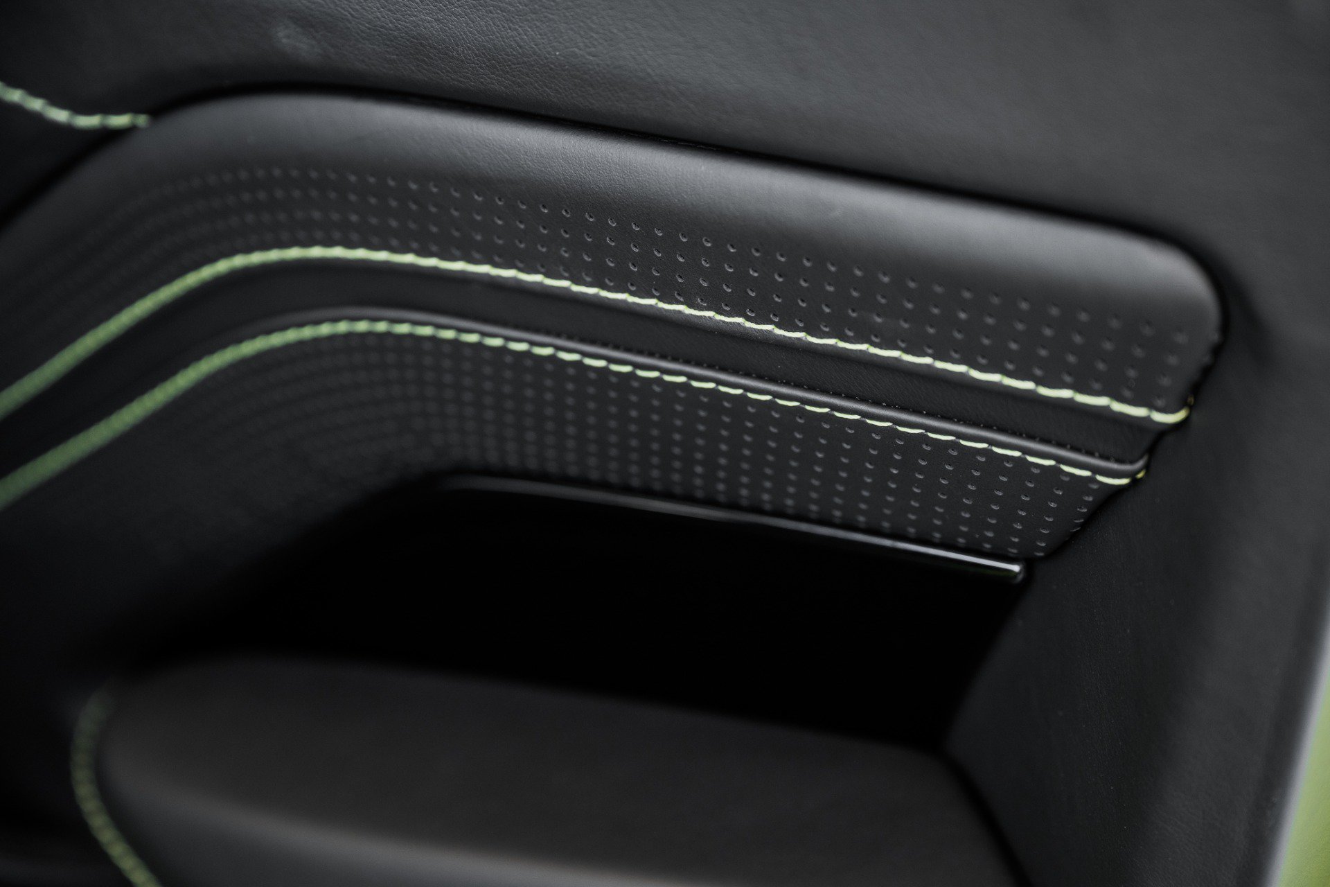 Used 2020 Aston Martin V8 Vantage Coupe RWD image 27