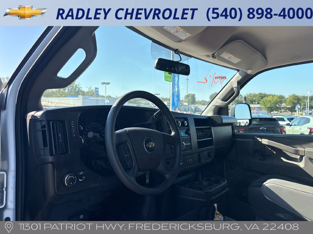 Certified 2025 Chevrolet Express 2500 w/ Driver Convenience Package RWD image 4