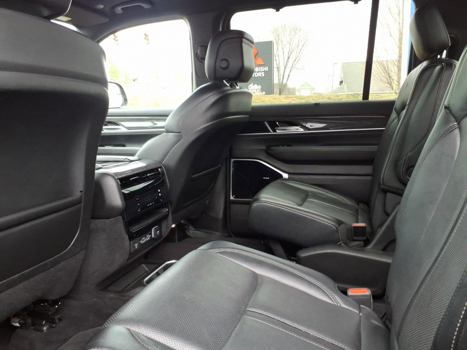 Used 2022 Jeep Wagoneer Series III w/ Premium Group I image 7