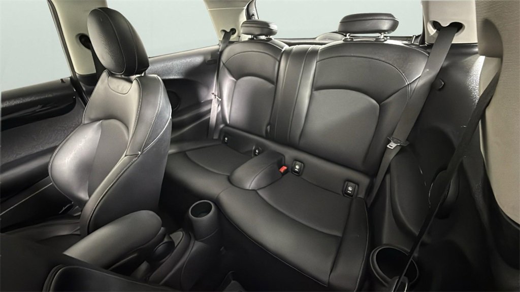 Used 2020 MINI Cooper 2-Door Hardtop image 25