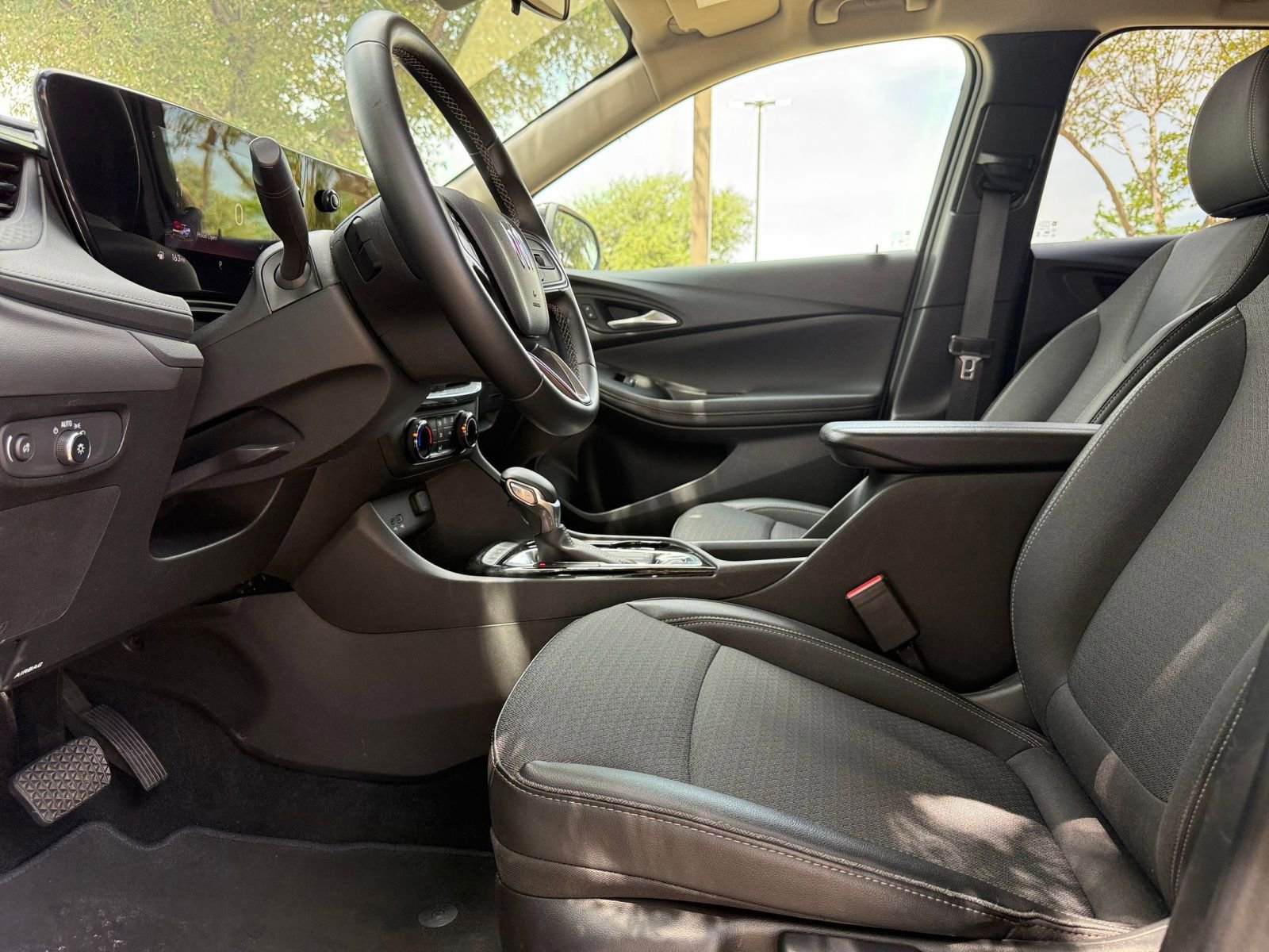 Used 2025 Buick Encore GX Preferred AWD/4WD image 27