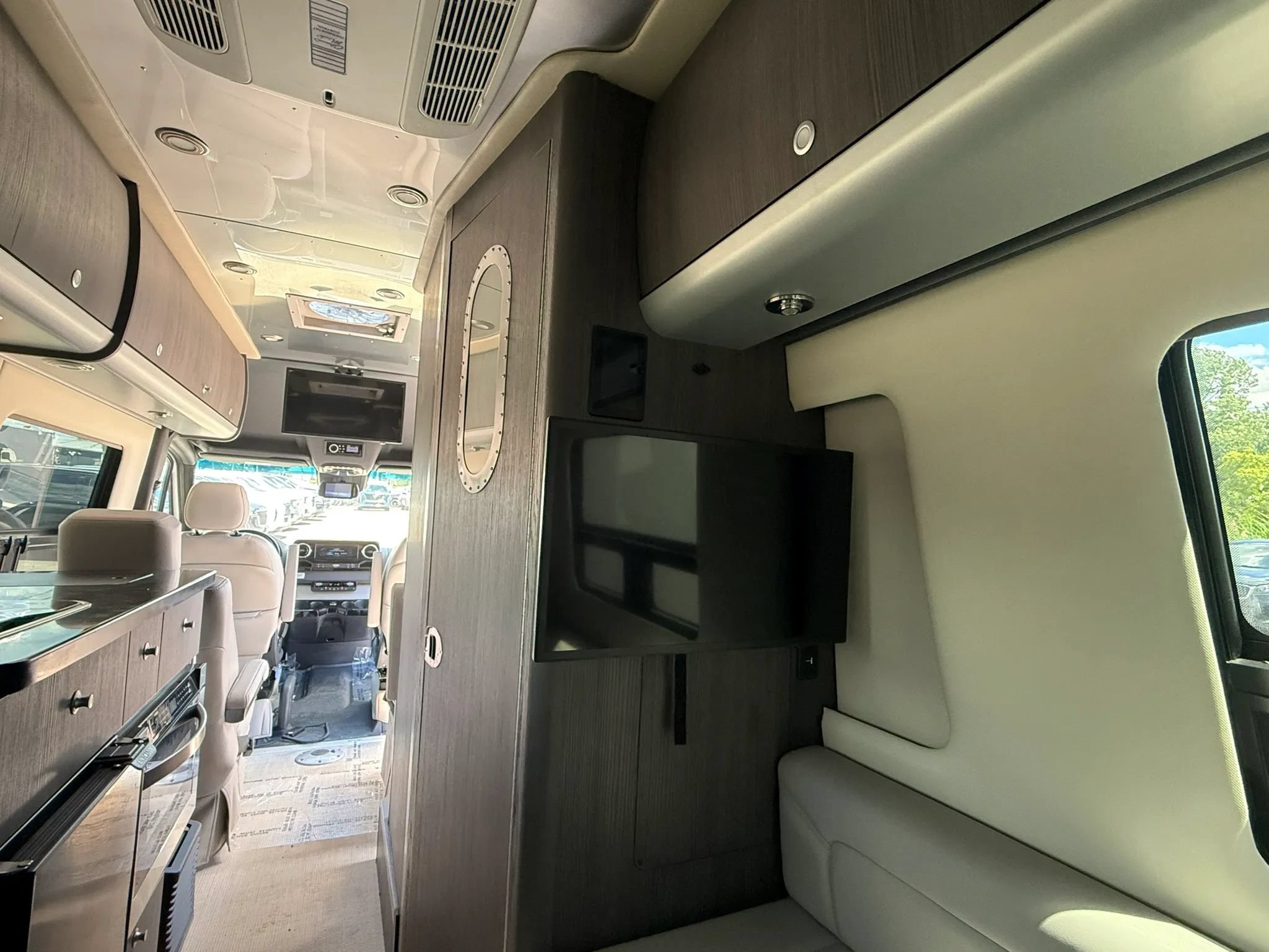 Used 2022 Mercedes-Benz Sprinter 3500 w/ Parking Package image 42