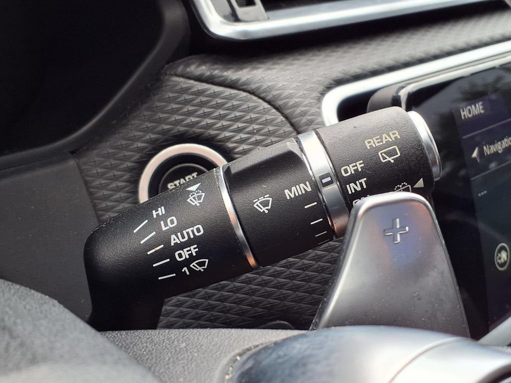 Used 2019 Land Rover Range Rover Velar R-Dynamic SE AWD/4WD image 18