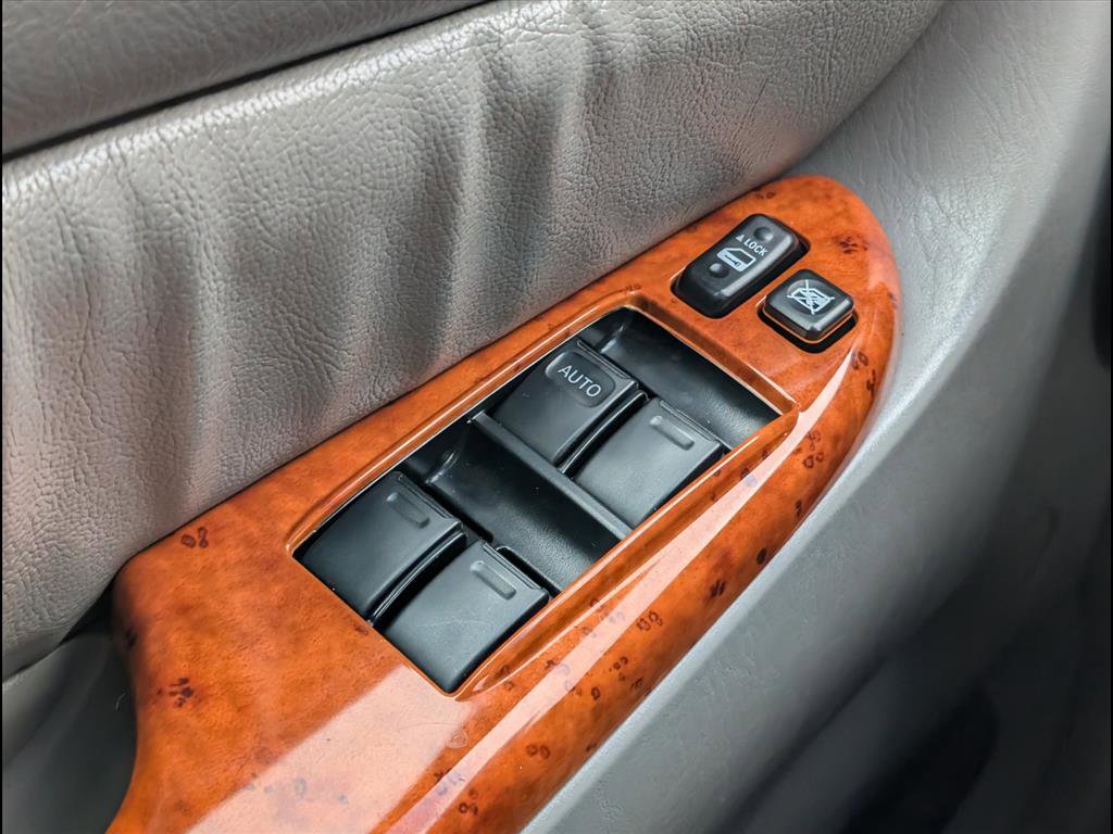 Used 2010 Toyota Sienna XLE image 22