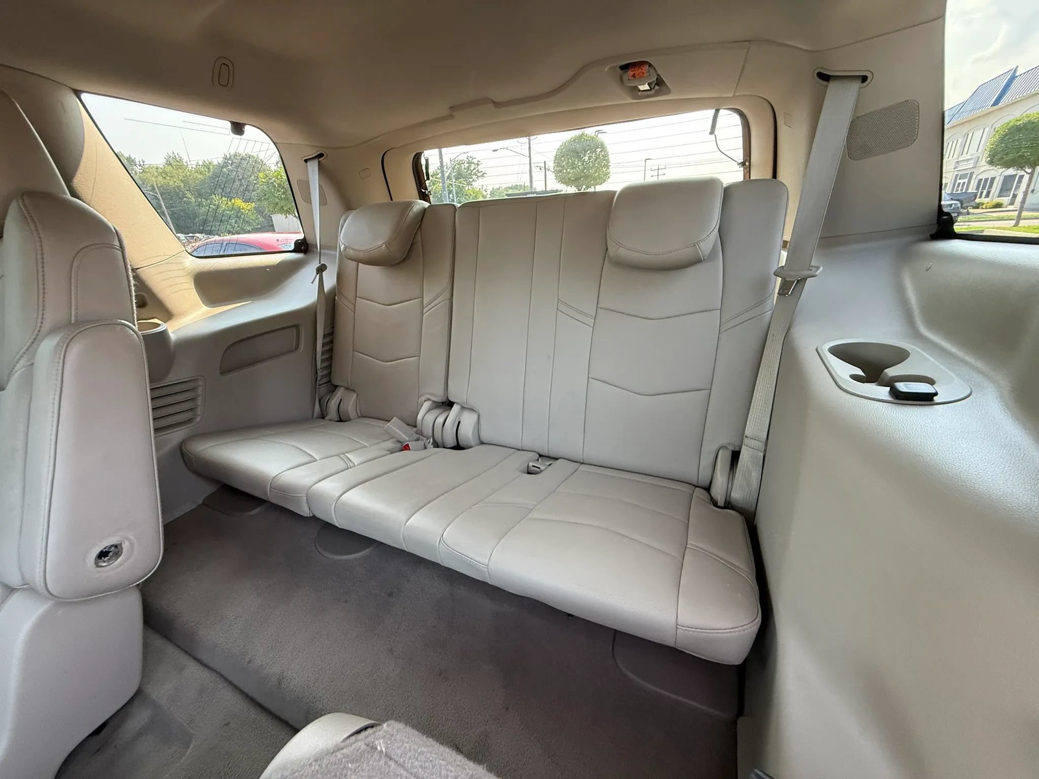 Used 2016 Cadillac Escalade Luxury AWD/4WD image 31