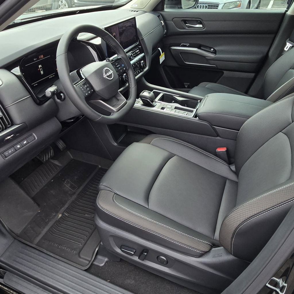 New 2026 Nissan Pathfinder SL w/ SL Premium Package image 14