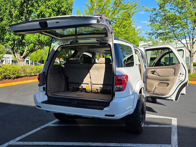 Used 2005 Toyota Sequoia SR5 AWD/4WD image 28