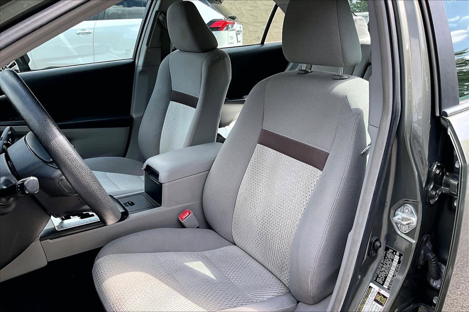 Used 2012 Toyota Camry LE FWD image 7