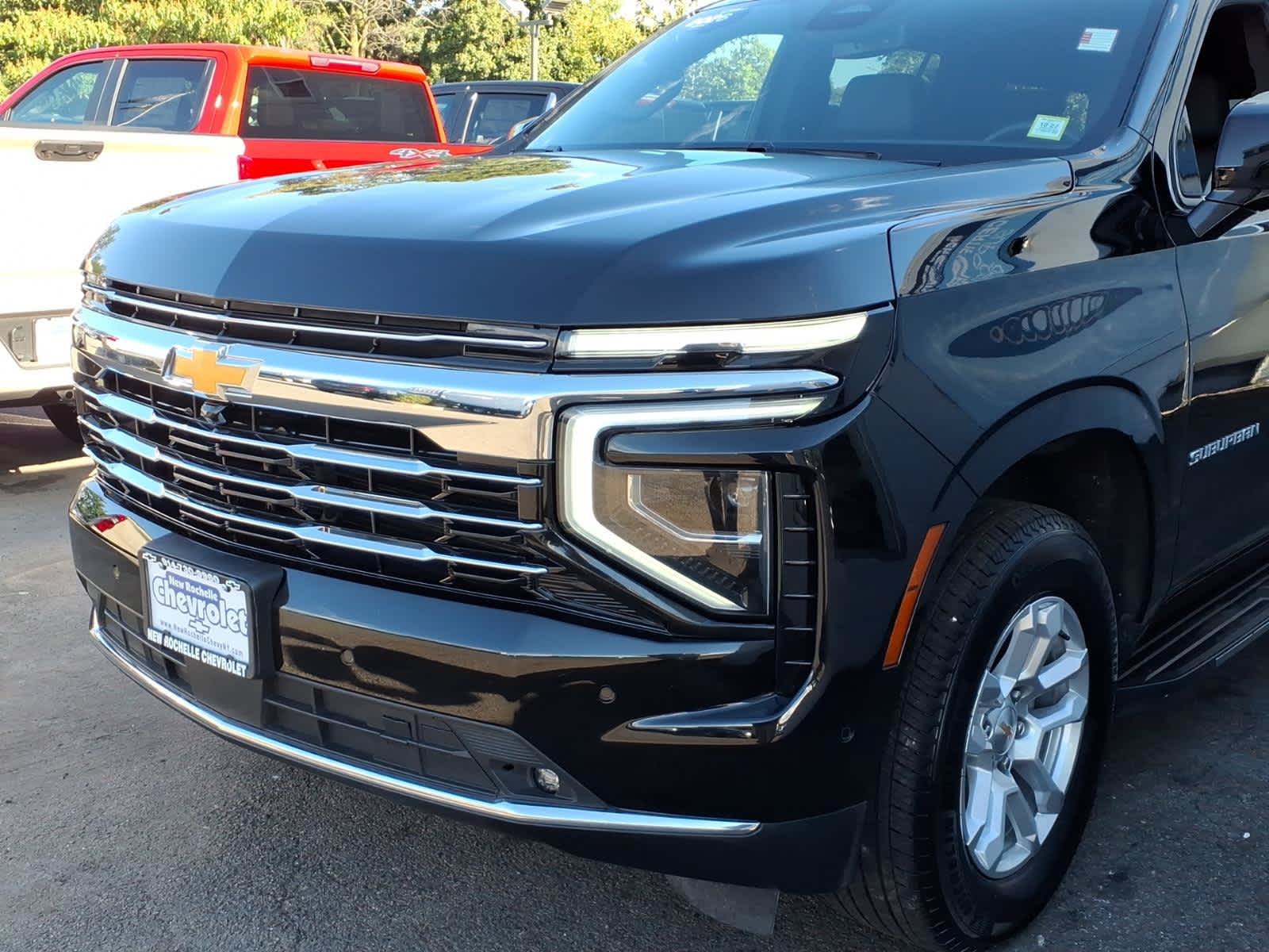 Used 2026 Chevrolet Suburban LT w/ Comfort Package AWD/4WD image 7