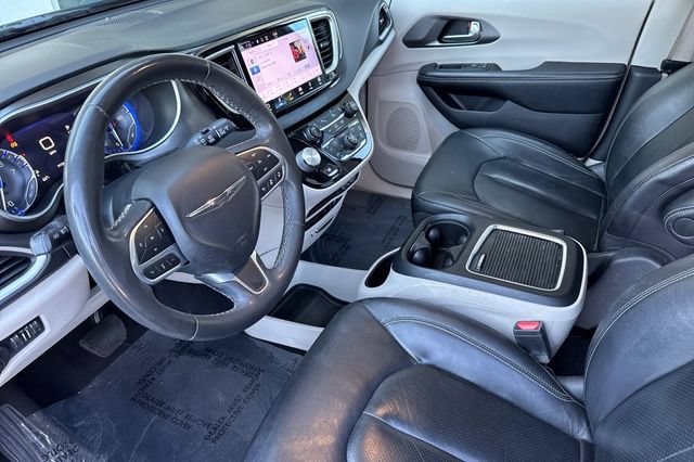 Used 2022 Chrysler Pacifica Touring-L FWD image 10
