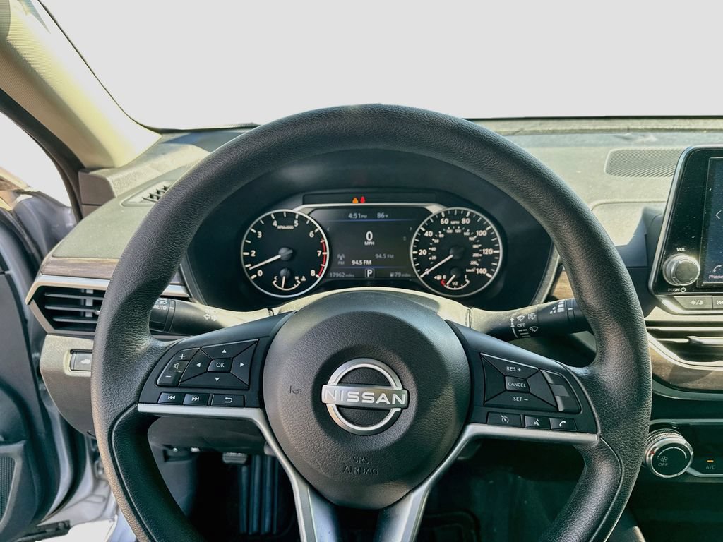 Used 2024 Nissan Altima 2.5 SV FWD image 13