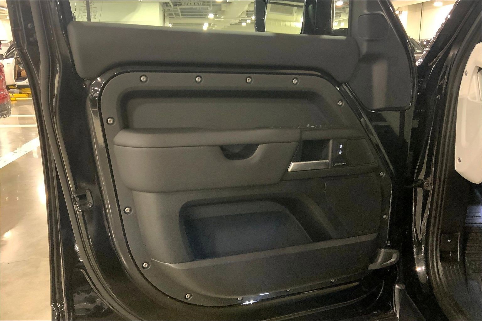 Used 2025 Land Rover Defender 110 S image 21