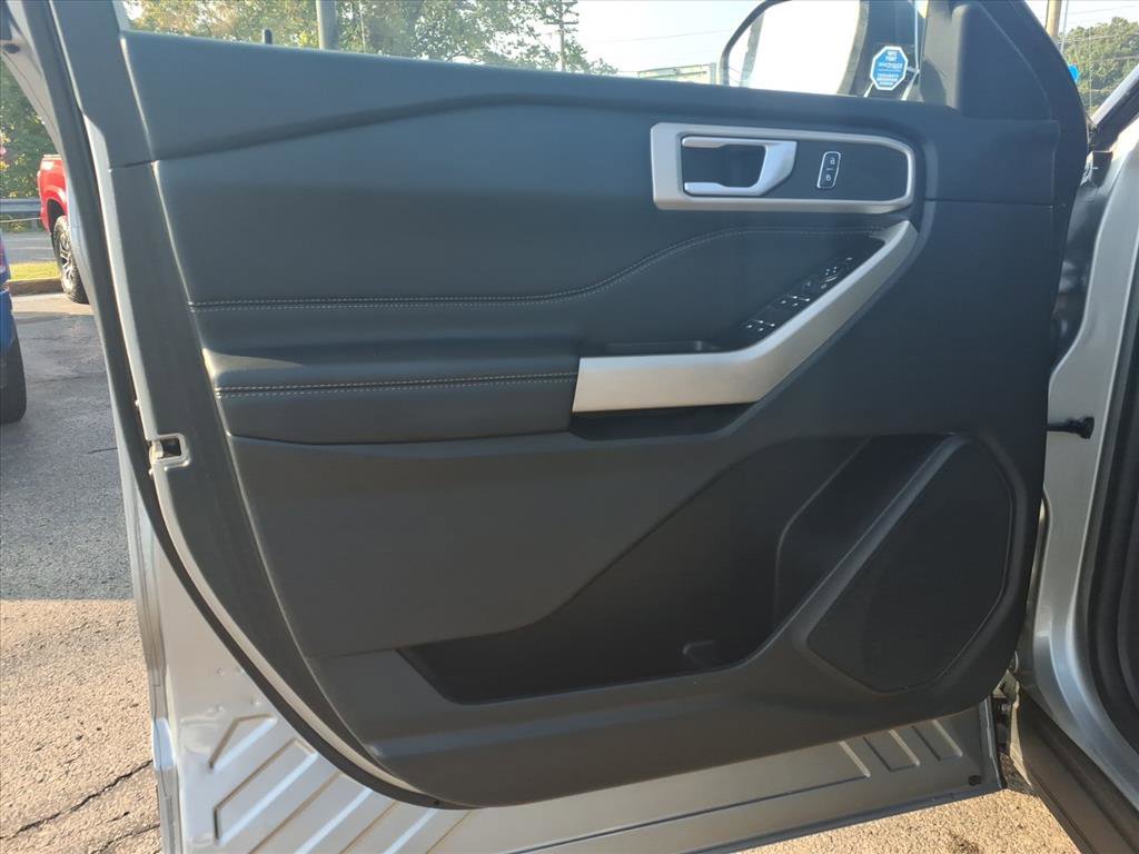 Used 2023 Ford Explorer XLT w/ Equipment Group 202A image 11