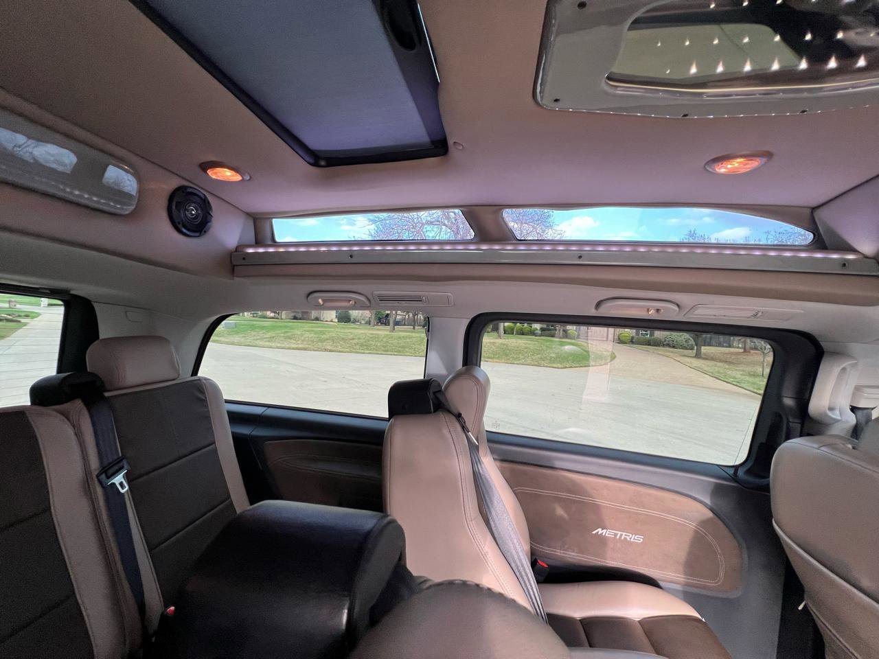 Used 2018 Mercedes-Benz Metris Passenger Van image 36