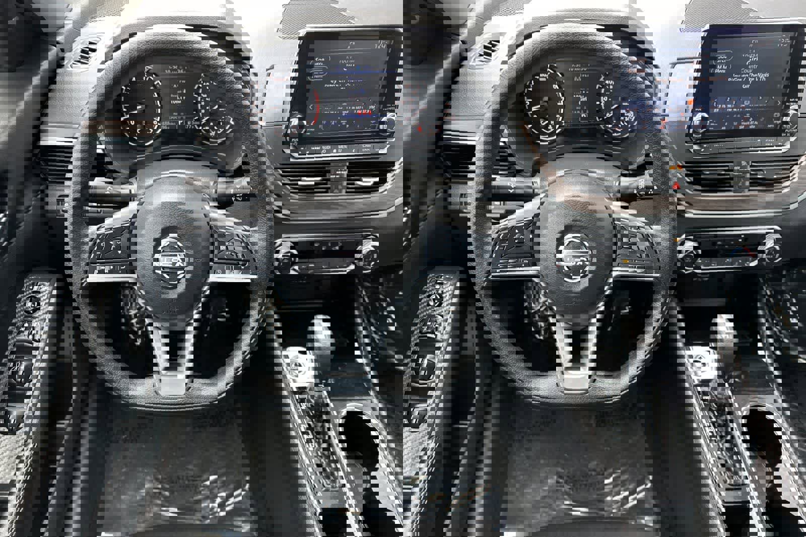 Used 2024 Nissan Altima 2.5 SV FWD image 14