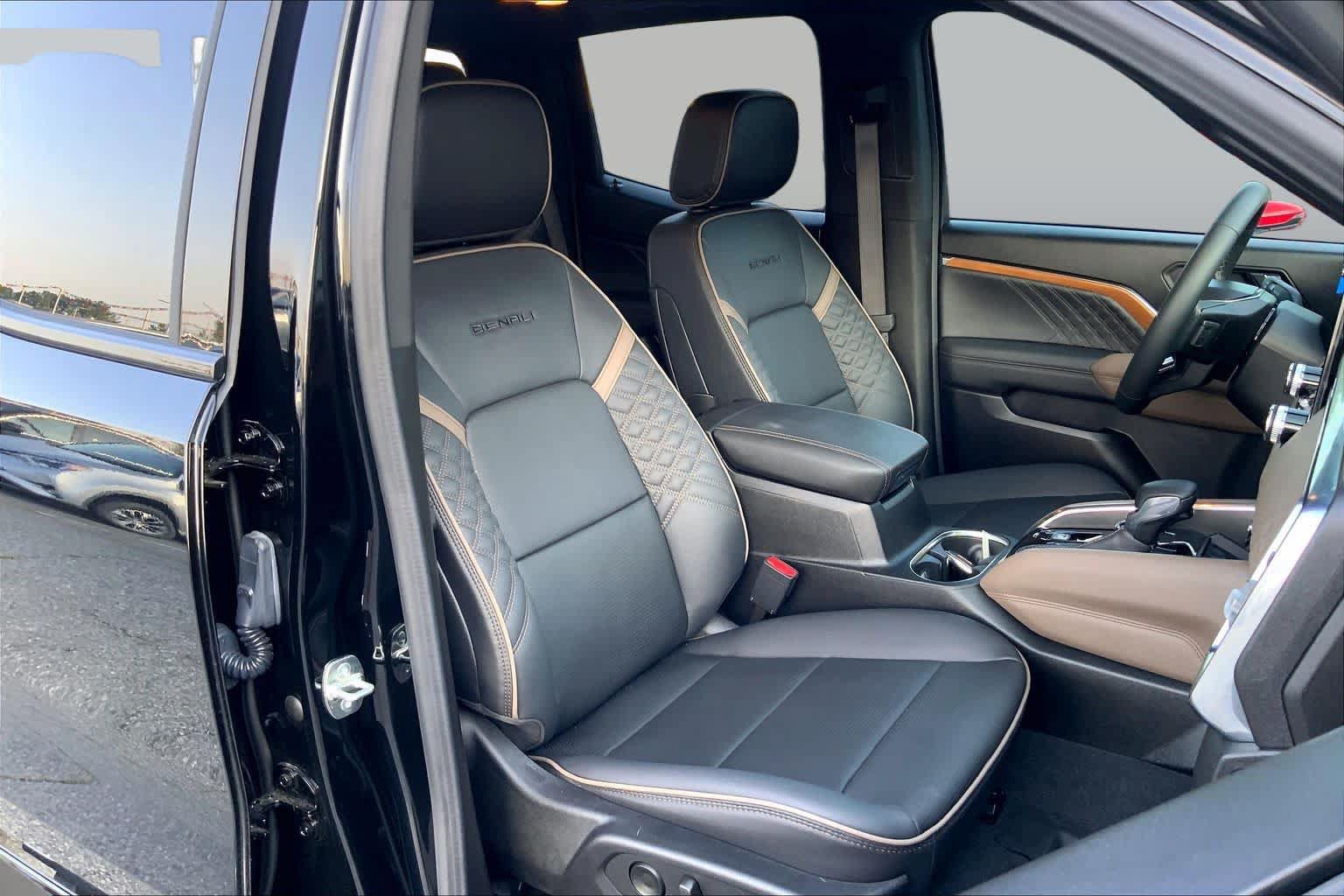 Used 2026 GMC Canyon Denali AWD/4WD image 9