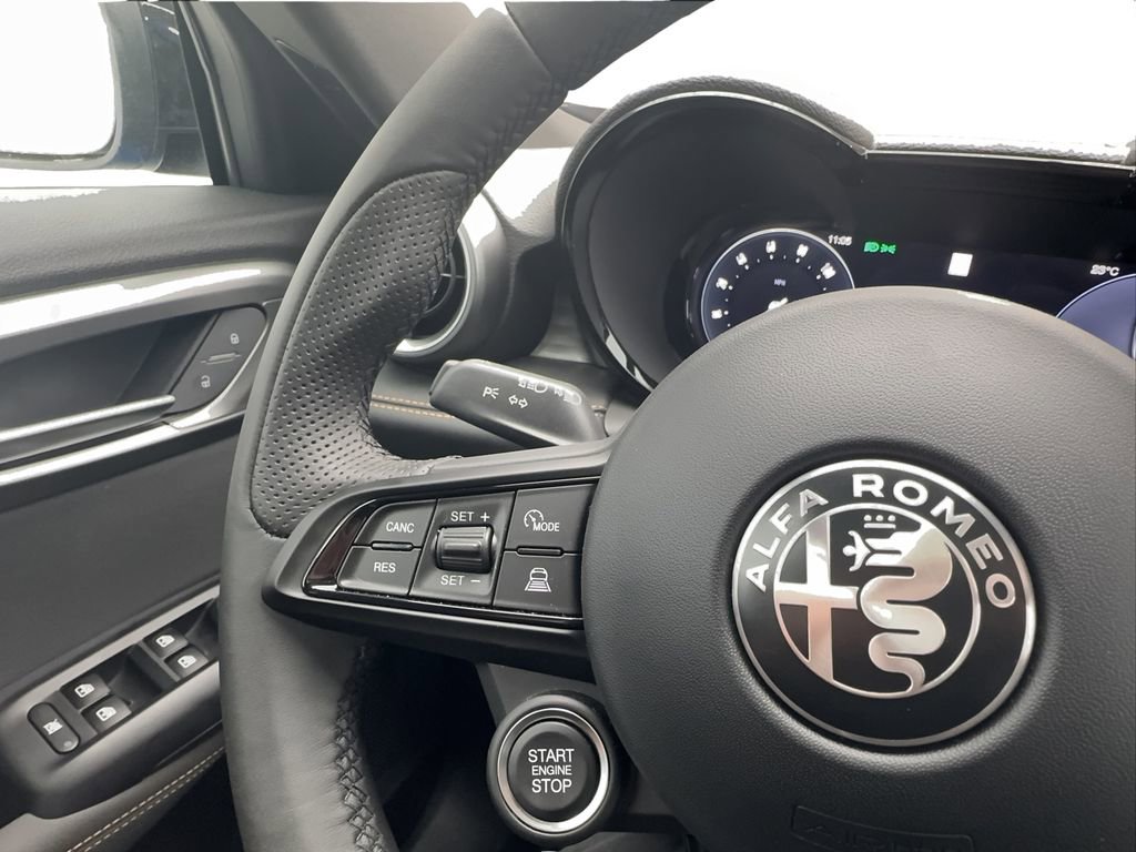 New 2026 Alfa Romeo Tonale w/ Black Premium Package AWD/4WD image 39