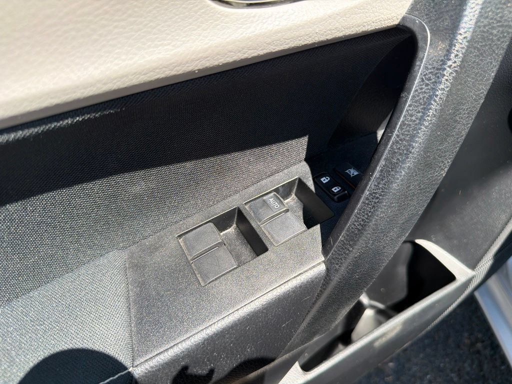Used 2017 Toyota Corolla LE w/ Carpet Mat Package (TMS) FWD image 12