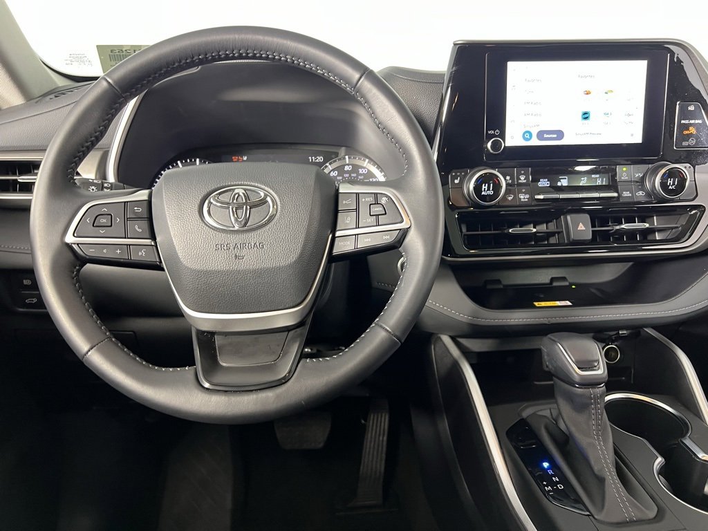 Used 2025 Toyota Highlander XLE image 13