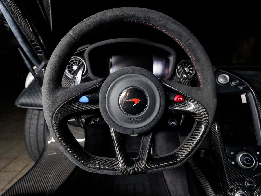 Used 2015 McLaren P1 RWD image 11