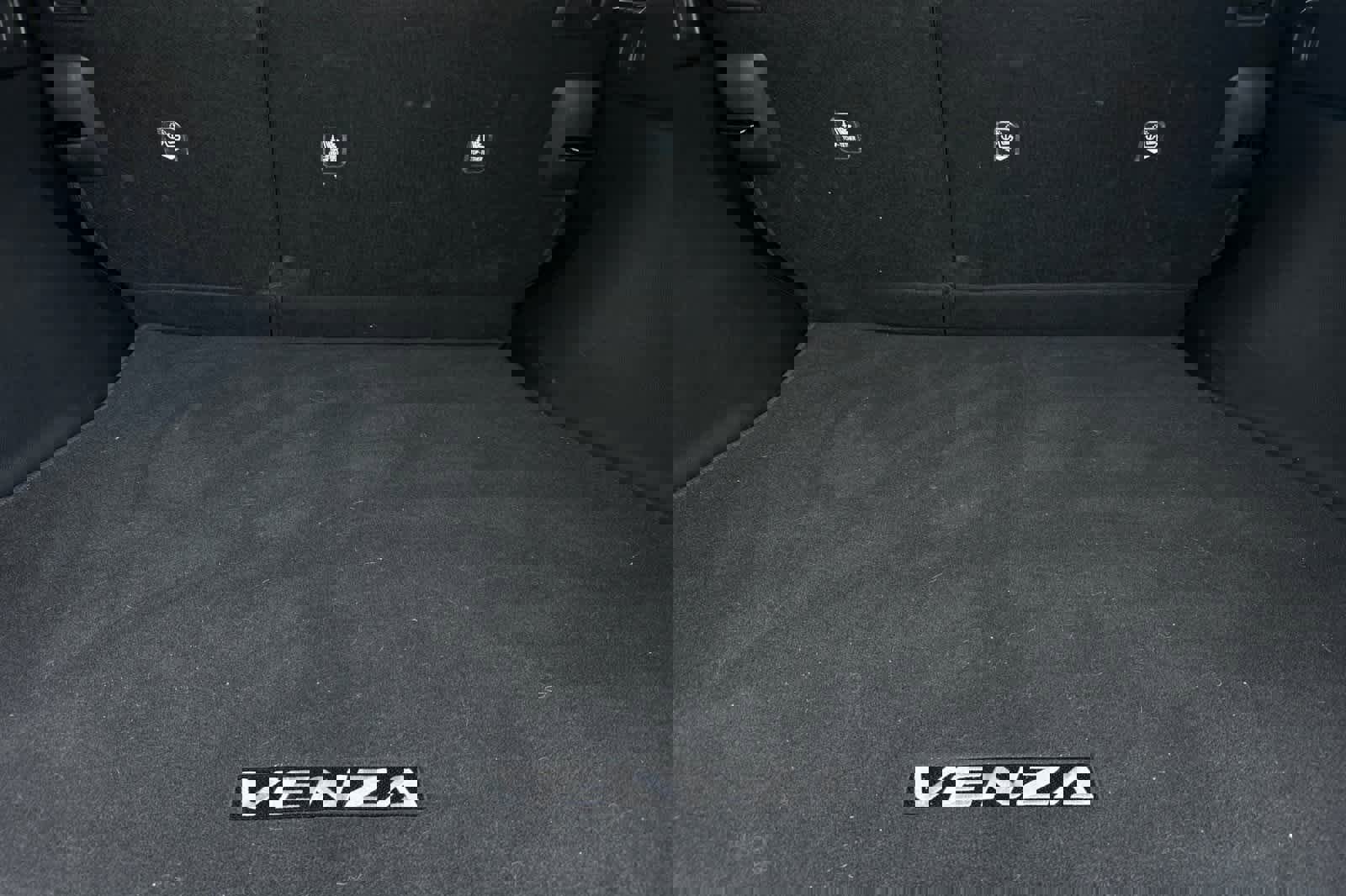 Used 2021 Toyota Venza Limited image 16