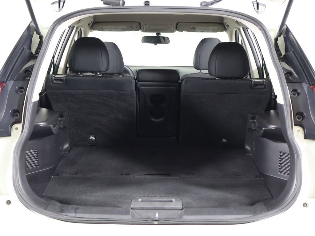 Used 2017 Nissan Rogue SV FWD image 16