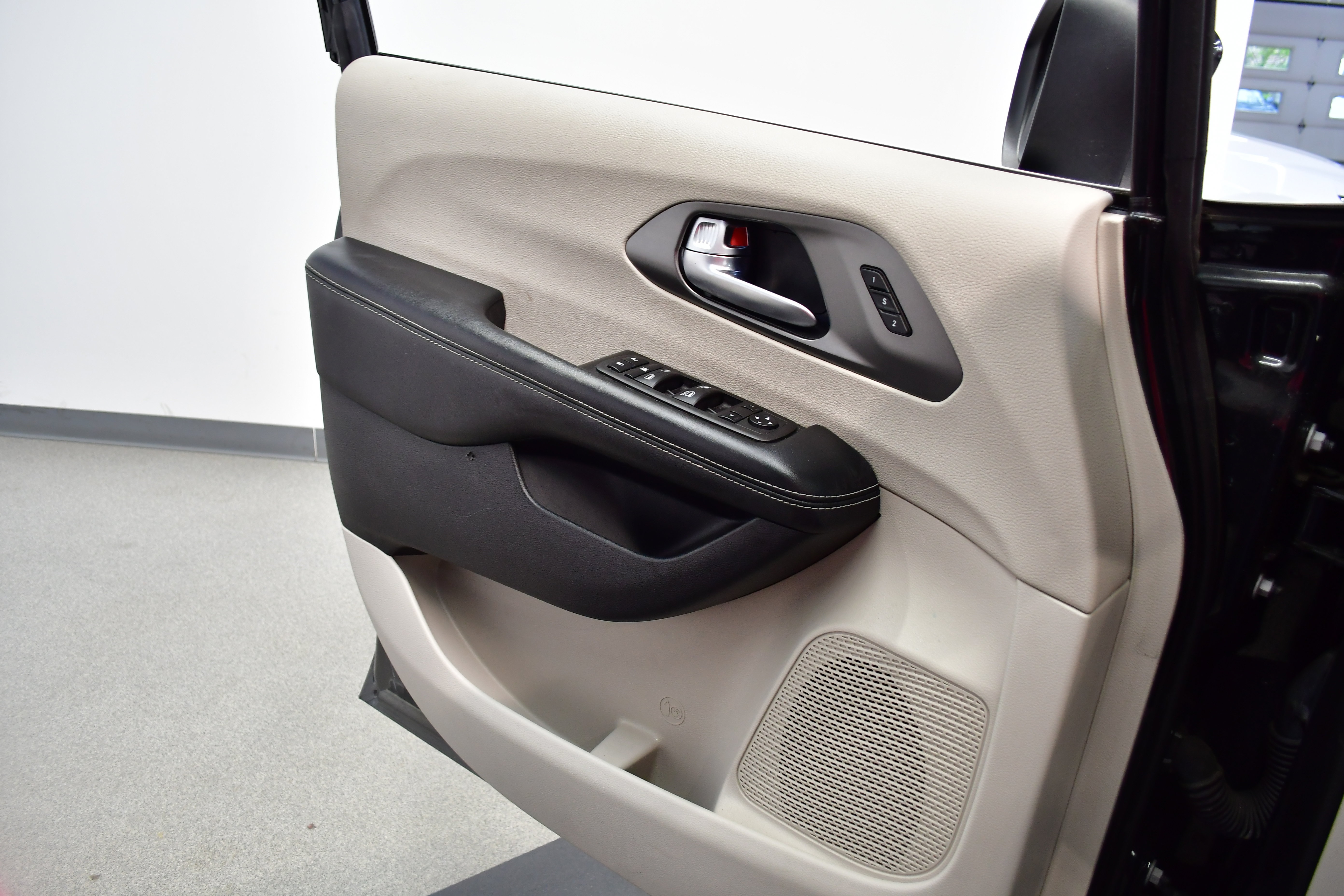 Used 2023 Chrysler Pacifica Touring-L FWD image 22