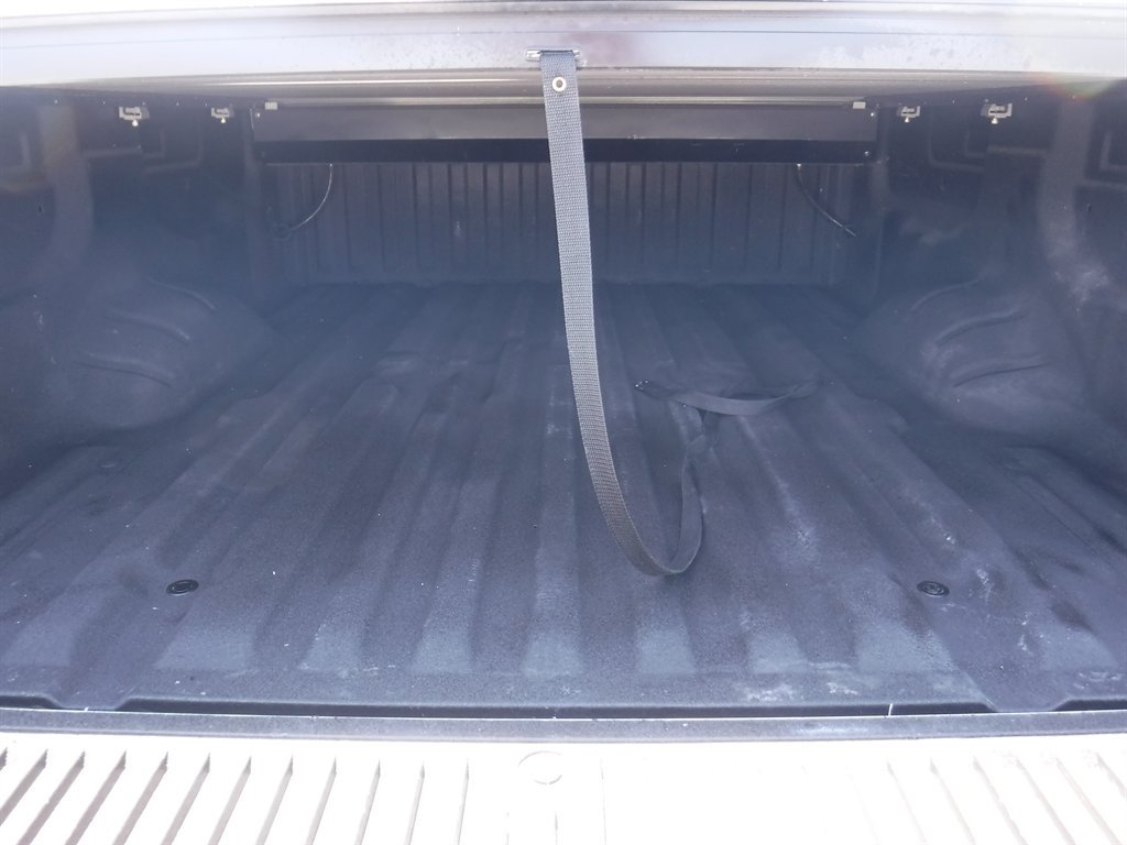 Used 2022 Nissan Titan S RWD image 9