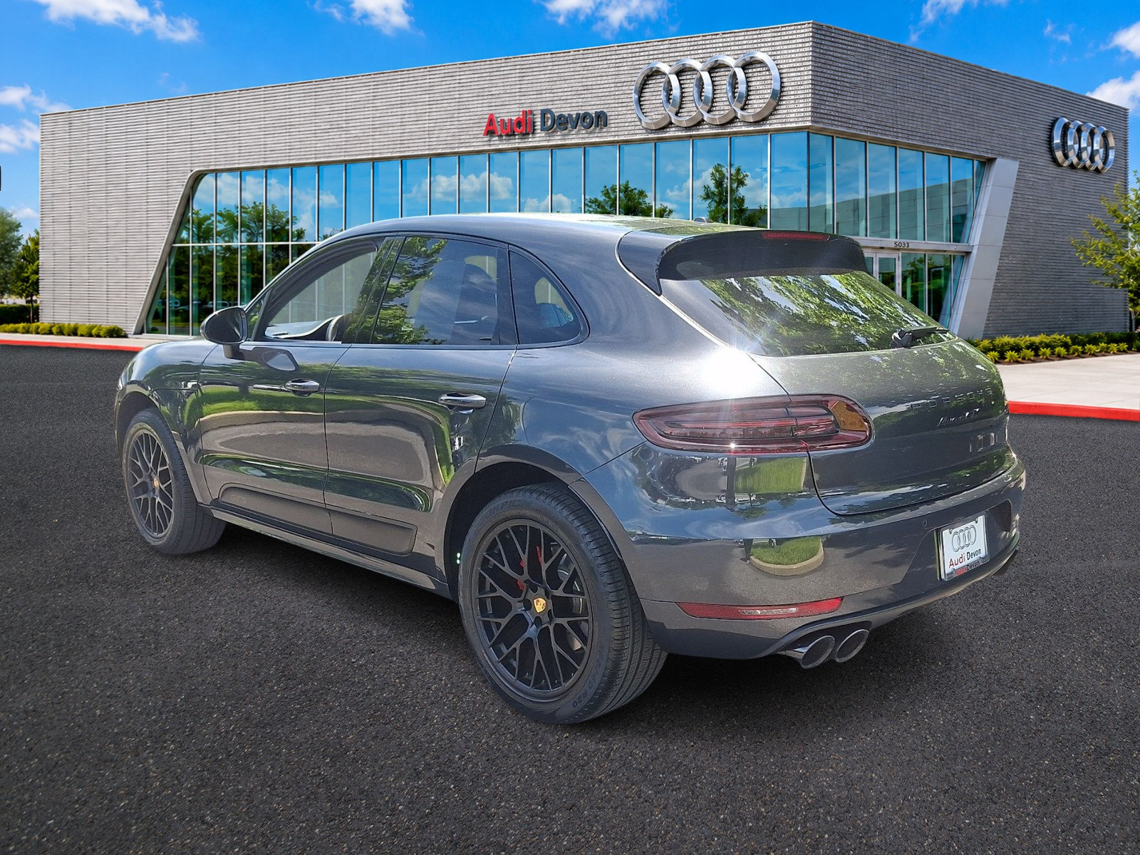 Used 2018 Porsche Macan GTS AWD/4WD image 4