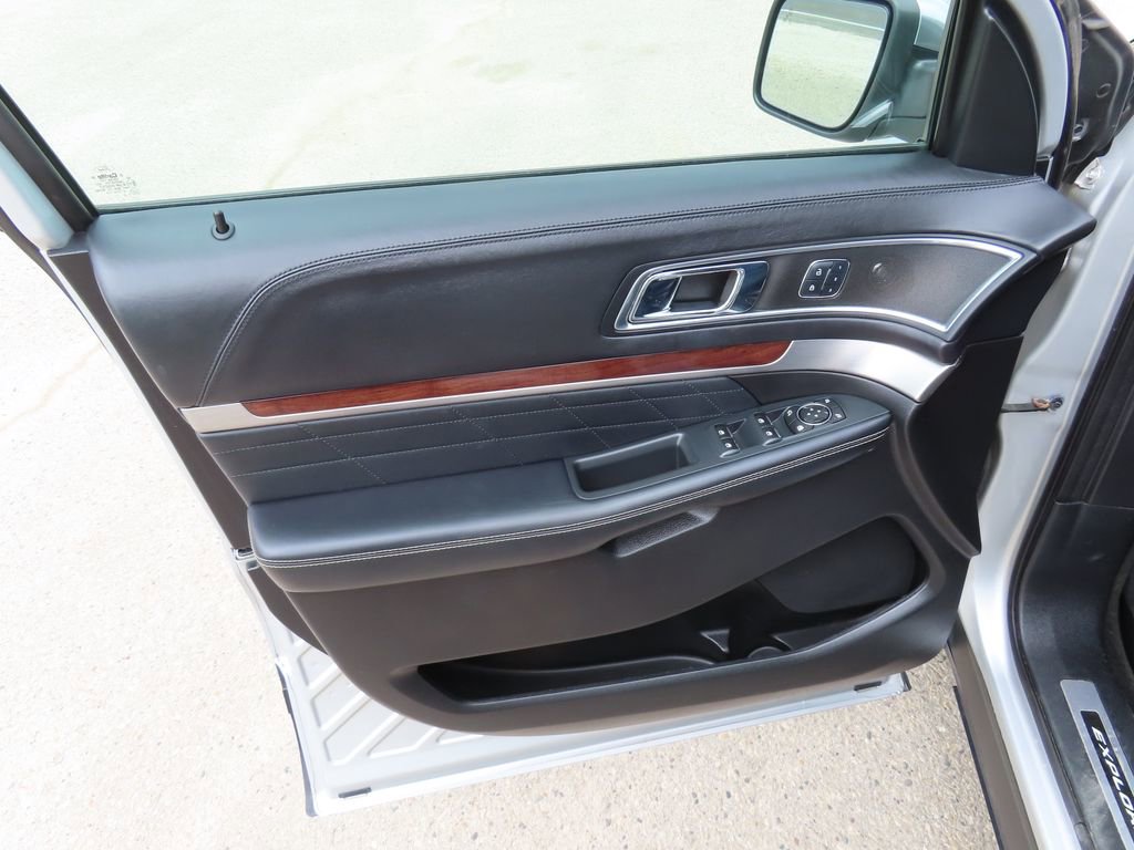 Used 2017 Ford Explorer Platinum AWD/4WD image 24