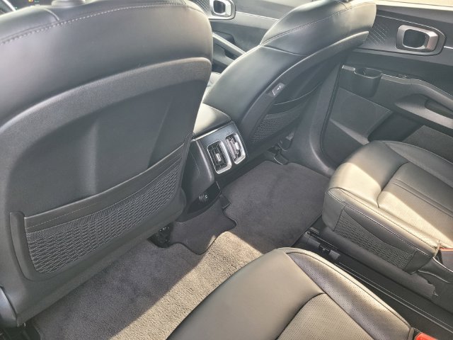 Used 2025 Kia Sorento EX AWD/4WD image 12
