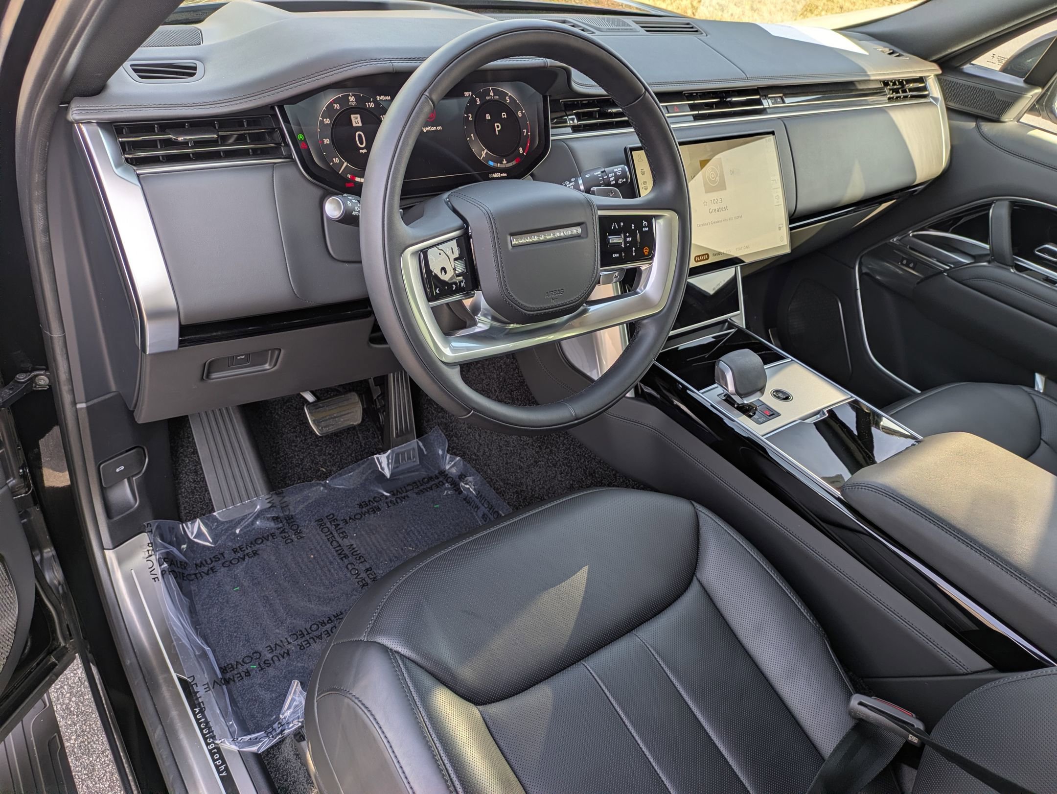 Used 2025 Land Rover Range Rover Long Wheelbase Autobiography image 9