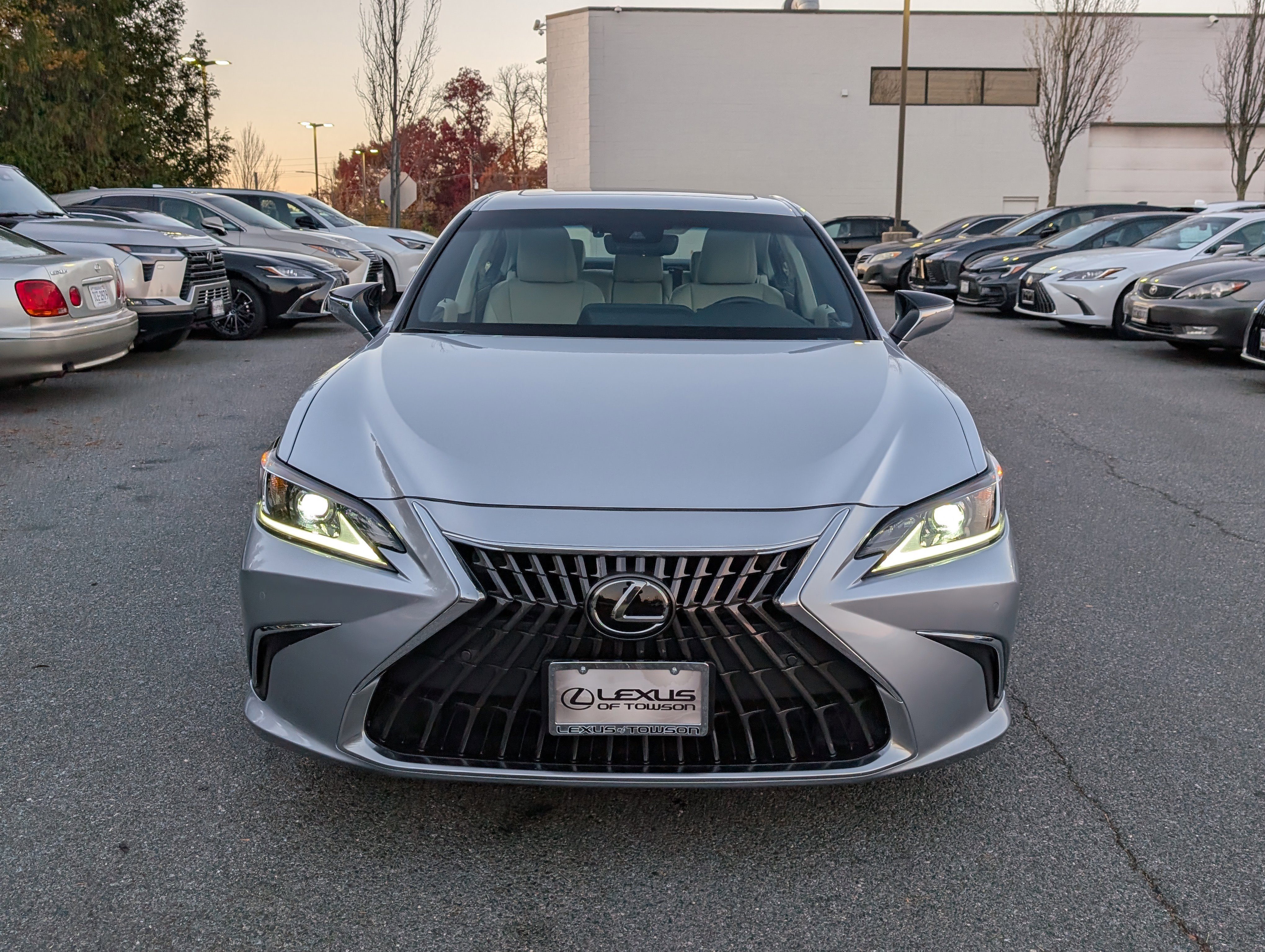 Certified 2025 Lexus ES 300h w/ Premium Package image 8