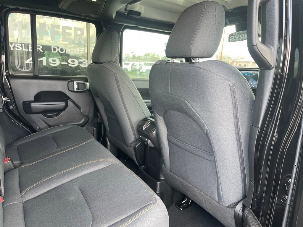 Used 2024 Jeep Wrangler Unlimited w/ Convenience Group image 15
