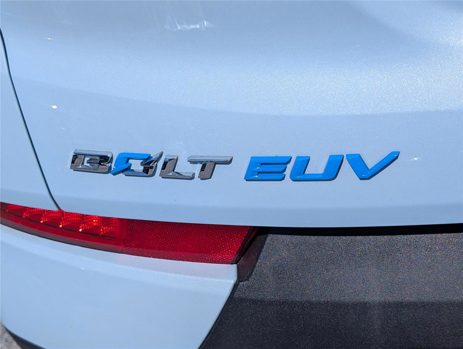 Used 2023 Chevrolet Bolt EUV Premier w/ Sun & Sound Package FWD image 9