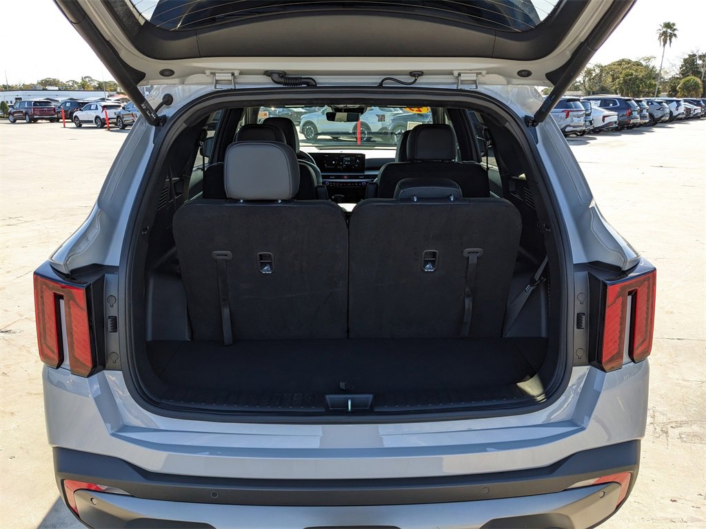 Certified 2025 Kia Sorento SX Prestige image 13