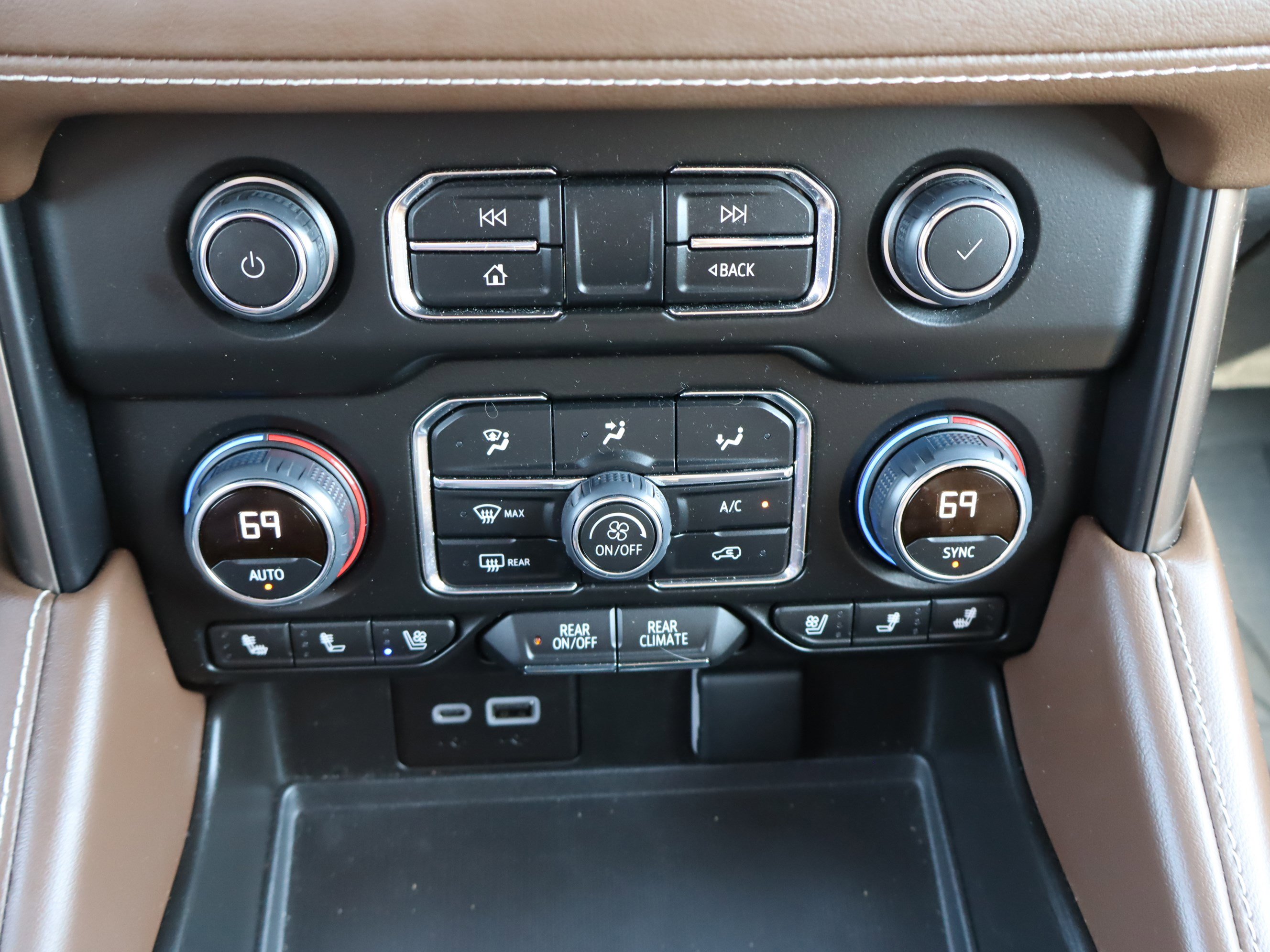 Used 2024 Chevrolet Tahoe High Country w/ Premium Package AWD/4WD image 30