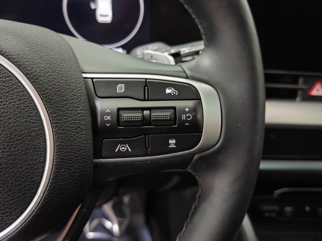 Used 2025 Kia Sportage SX Prestige image 32