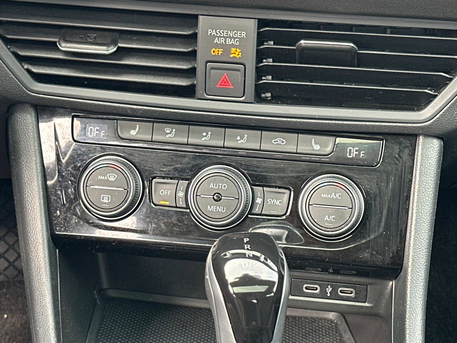 Used 2022 Volkswagen Jetta SE w/ Panoramic Sunroof Package image 21