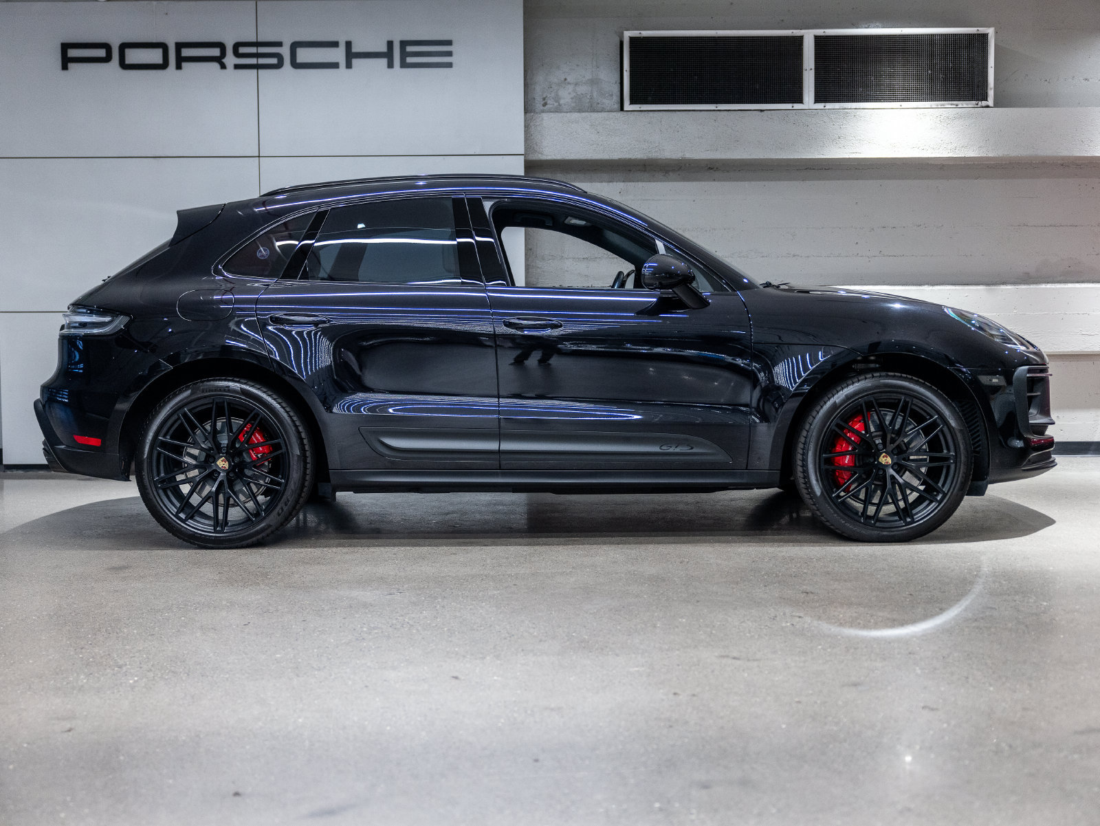 Certified 2024 Porsche Macan GTS AWD/4WD image 9