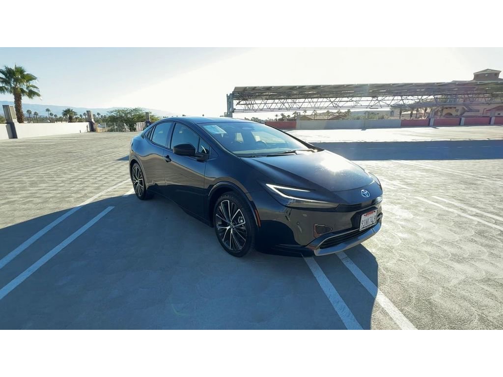 Used 2025 Toyota Prius XLE image 2