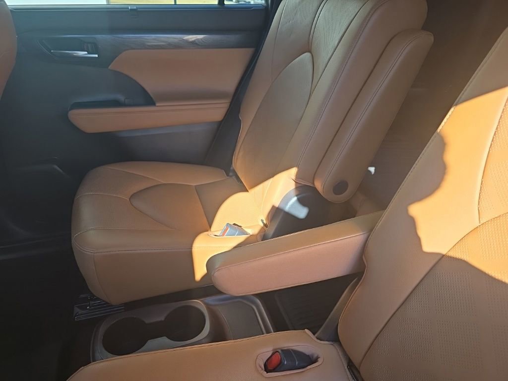 Used 2020 Toyota Highlander Platinum image 20
