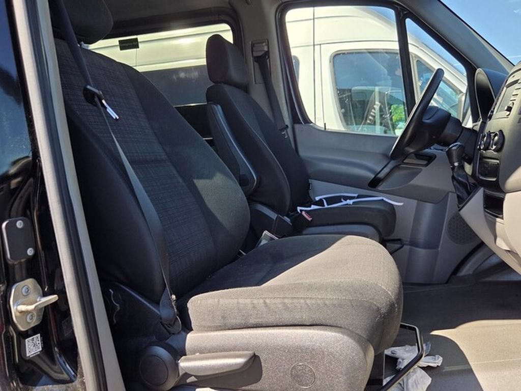 Used 2016 Mercedes-Benz Sprinter 2500 image 4