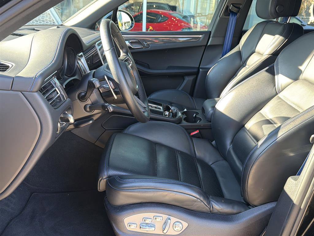 Used 2024 Porsche Macan GTS image 12