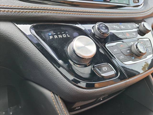 Used 2023 Chrysler Pacifica Pinnacle AWD/4WD image 12
