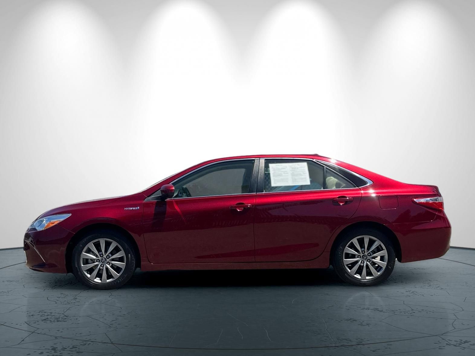 Used 2017 Toyota Camry XLE w/ Moonroof Package FWD image 7