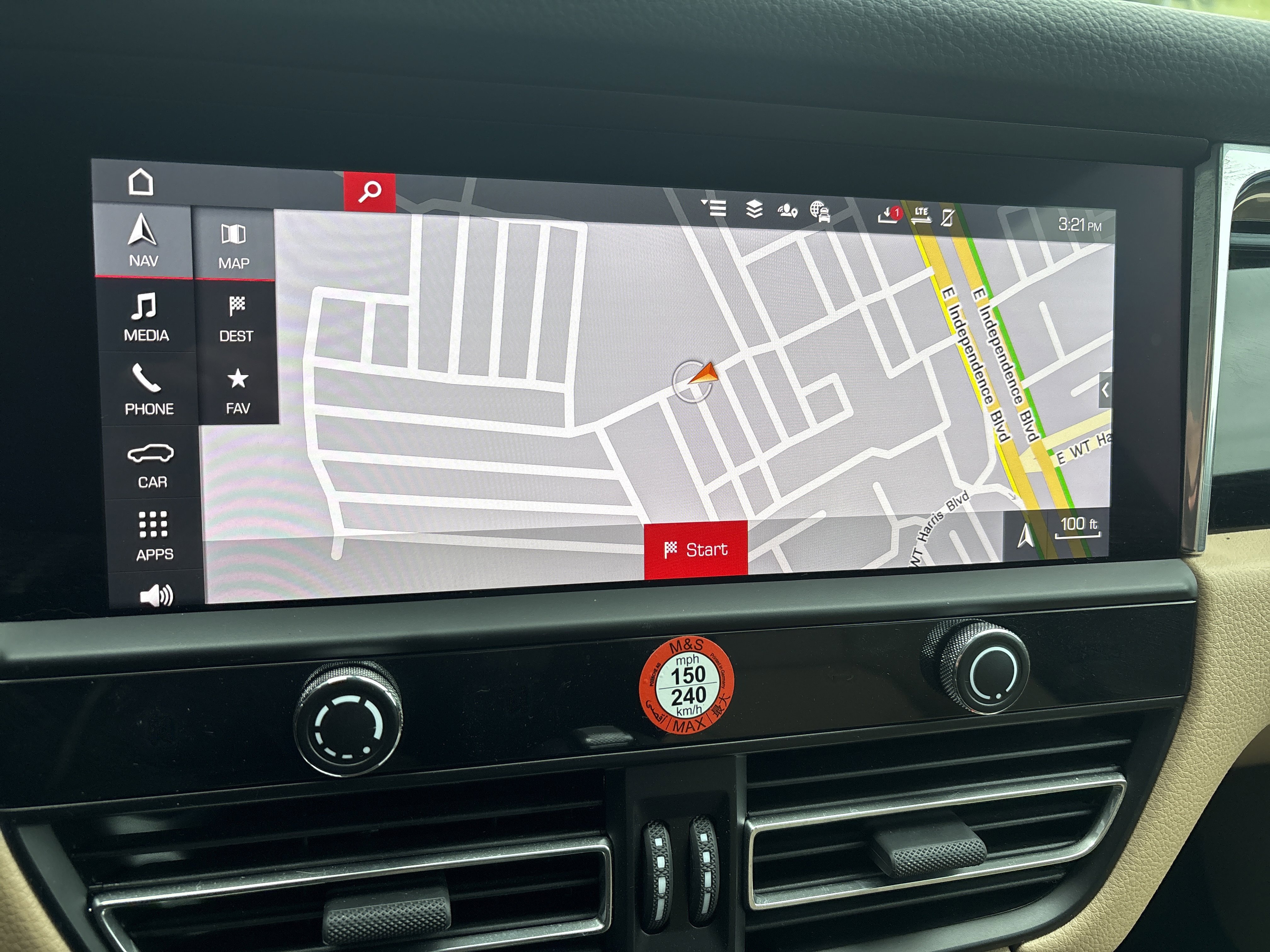 Certified 2025 Porsche Macan image 22